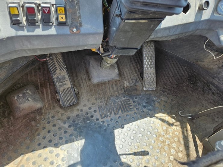 volvo-l90-image-34