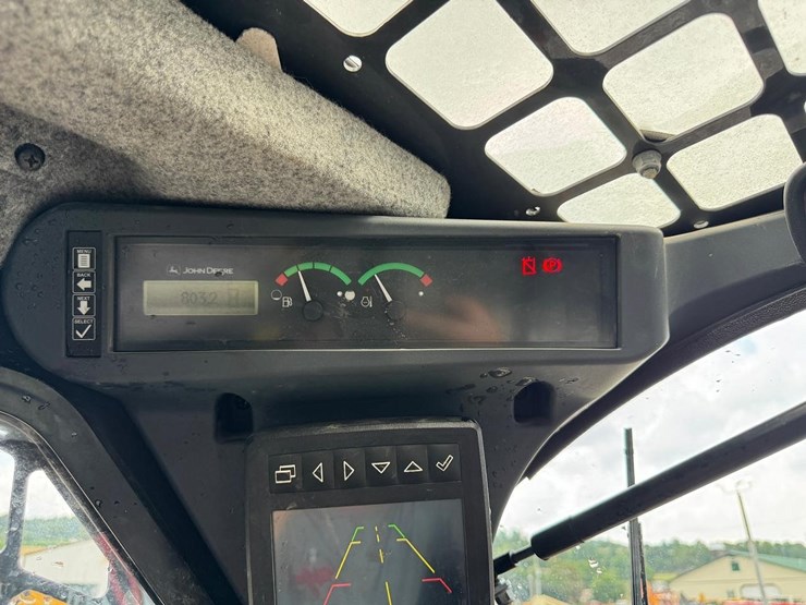 2021-deere-325g-image-23