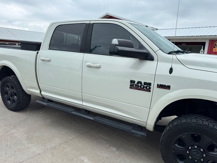 2016-dodge-ram-2500-image-8