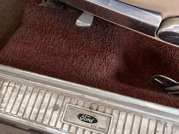 1966-ford-thunderbird-image-33