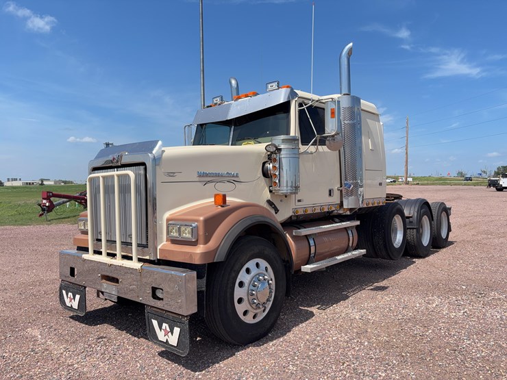 2011-western-star-4900fa-image-1