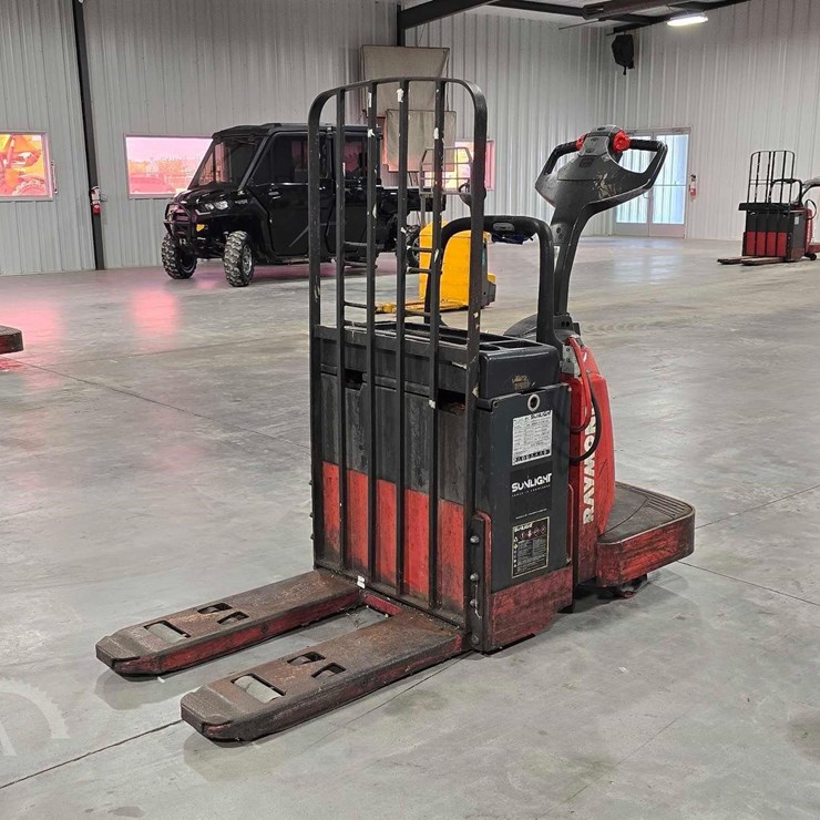 RAYMOND 8400