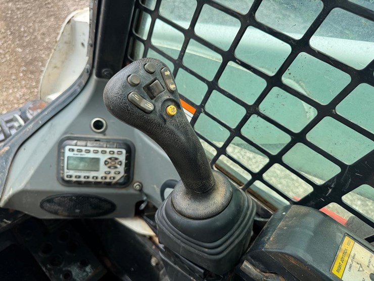 2021-bobcat-t770-image-29