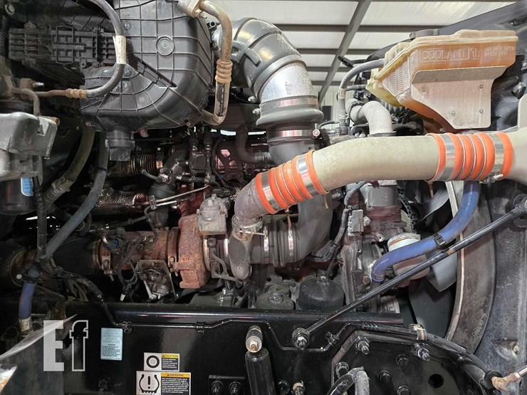2019-peterbilt-567-image-21
