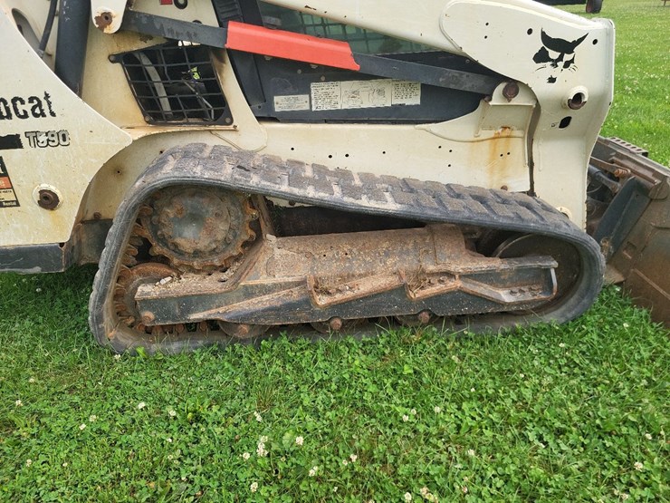 2016-bobcat-t590-skid-loader-image-26