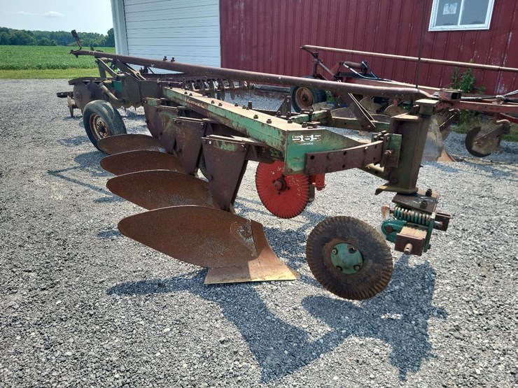 oliver-545-in-furrow--4-bottom-moldboard-plow-w/coulters-image-1