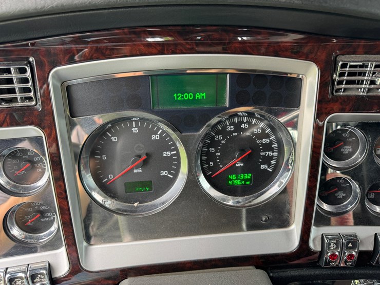 2021-kenworth-w900l-image-45