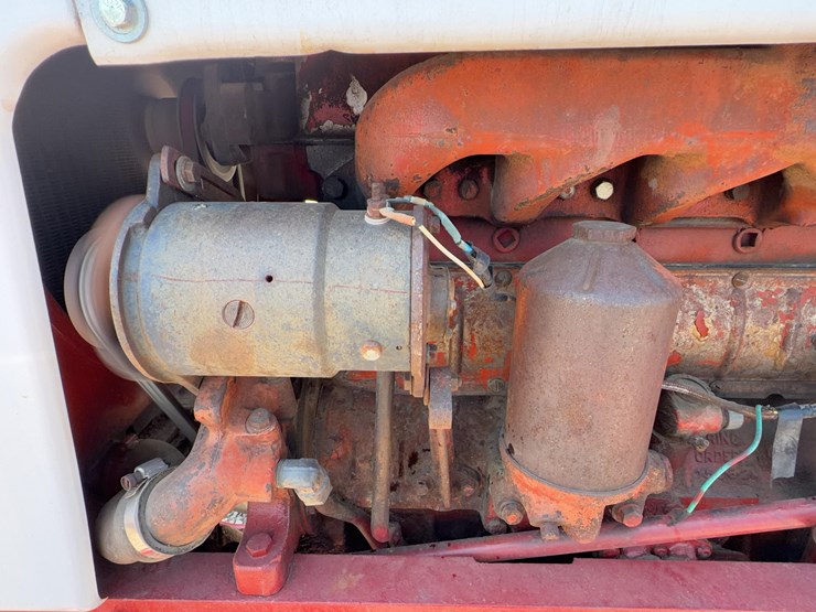 farmall-560-tractor-image-12