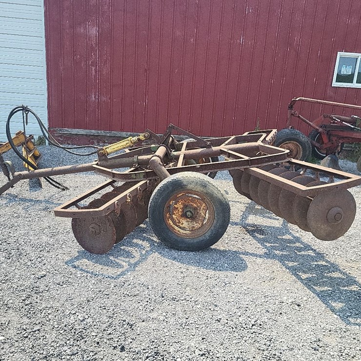 John Deere Disk w/Hydraulic Cylinder
