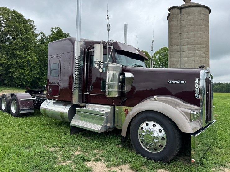 2021-kenworth-w900l-image-4