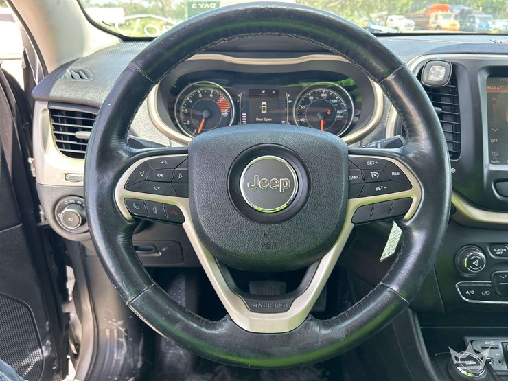 2016-jeep-cherokee-image-15
