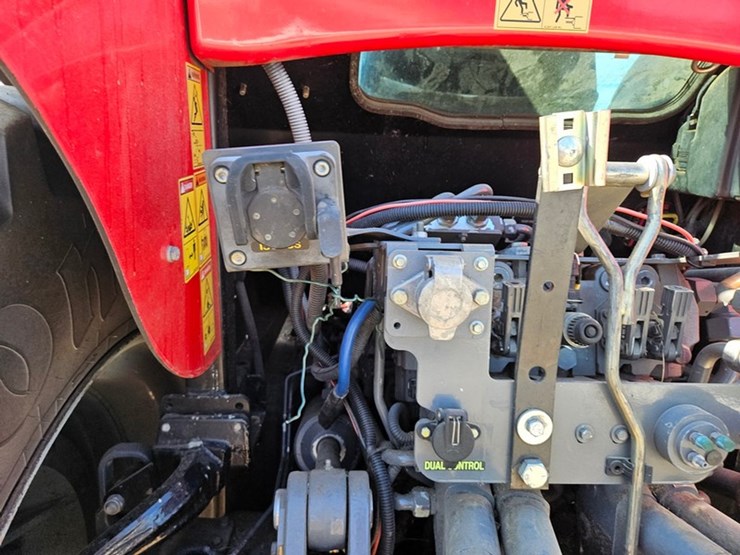 massey-ferguson-7624-image-25