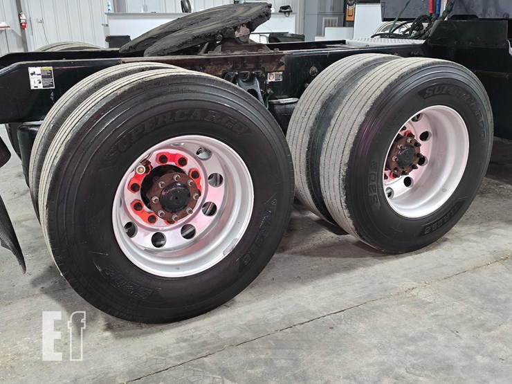 2019-peterbilt-567-image-26