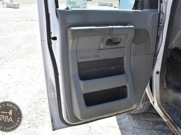 2014-ford-e250-image-18