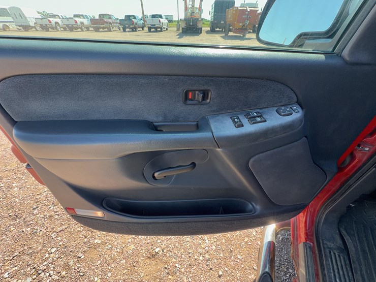 2001-chevrolet-silverado-1500-image-21
