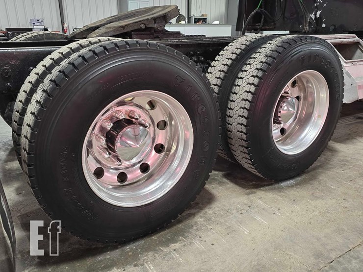2009-kenworth-w900-image-28