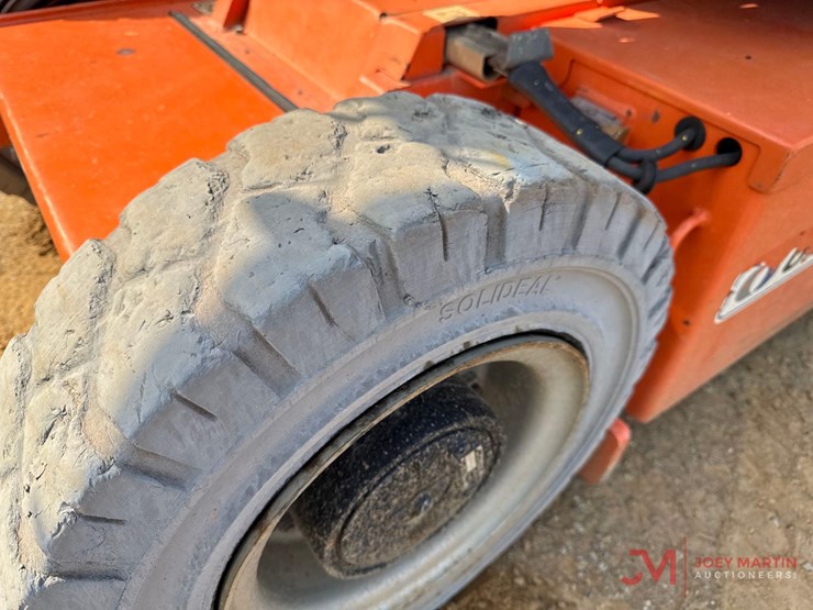 2015-jlg-e300ajp-image-13
