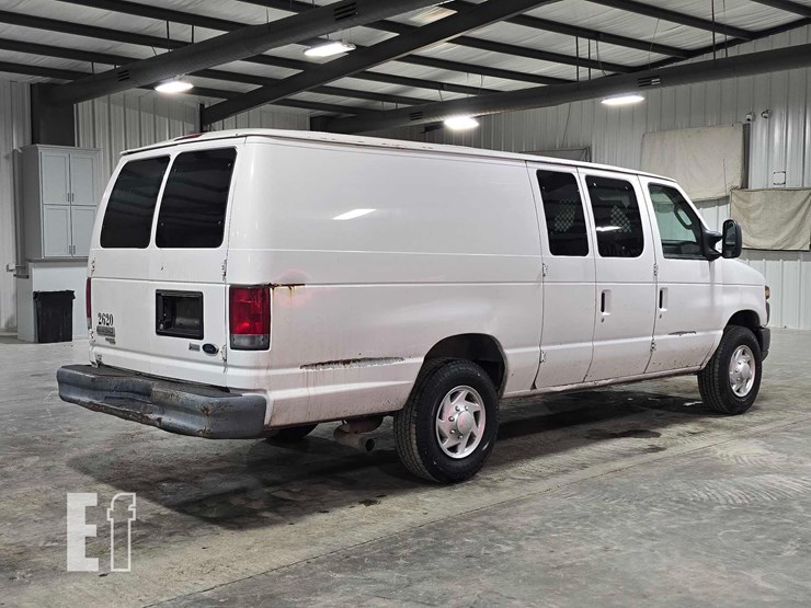 2013-ford-e250-image-3