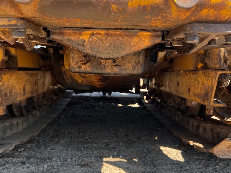 caterpillar-d2-image-30