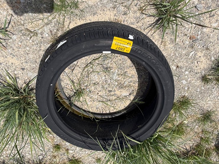 #2807-•-(1)-235/40r19-tire-inv#-2807-image-3