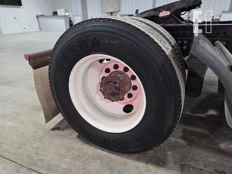 2013-kenworth-t800-image-25