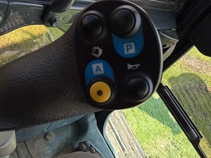 2015-deere-470g-lc-image-13