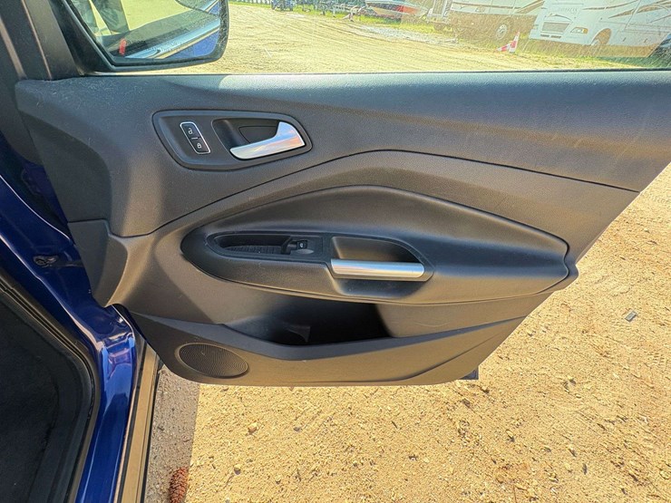 2015-ford-escape-se-image-24