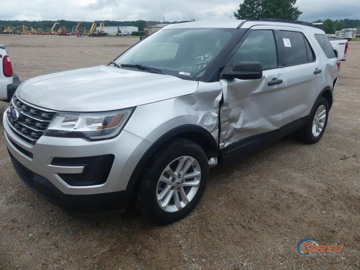 2017-ford-explorer-image-11