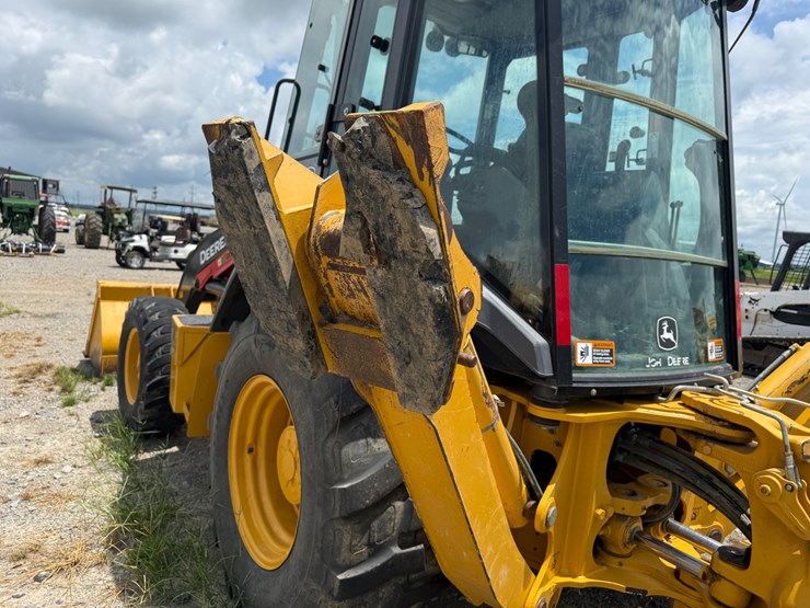 #43053-•-2024-john-deere-320p-backhoe-loader-1t0320pacrfx07150-inv#-43053-image-12