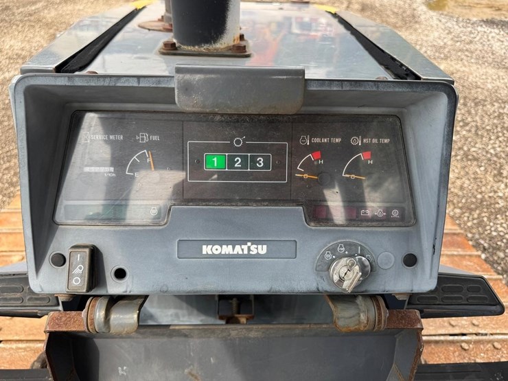 2004-komatsu-d31px-21-image-23