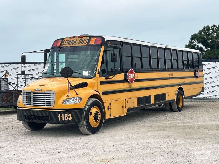 2011-freightliner-b2-image-1