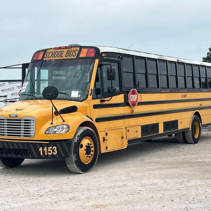 2011 FREIGHTLINER B2