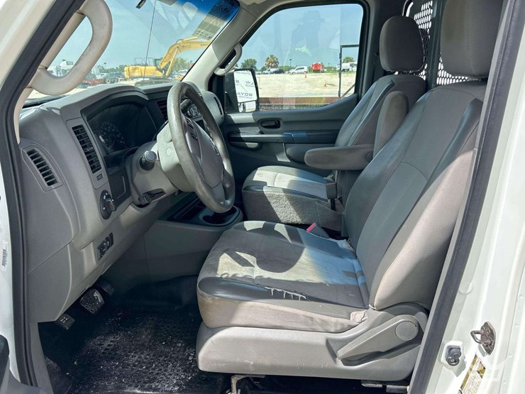 2014-nissan-nv1500-image-16