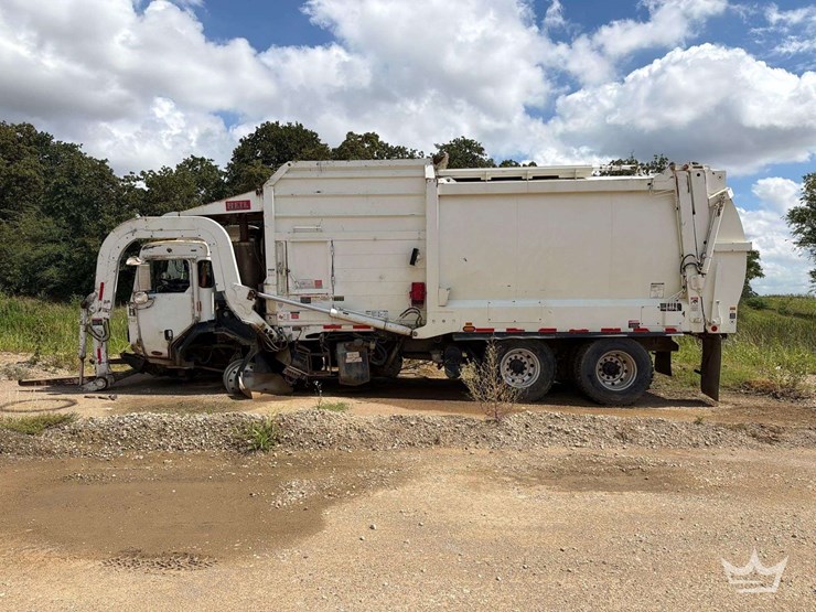 2020-peterbilt-520-heil-28yd-front-loader-garbage-truck-image-8
