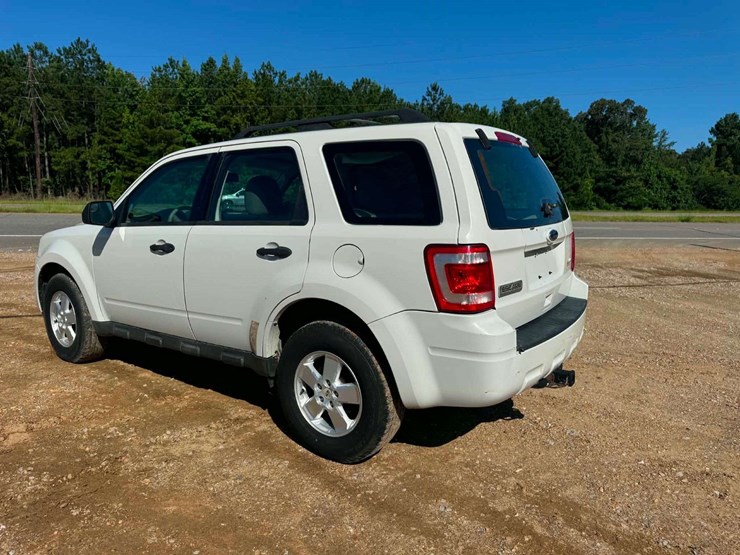 2010-ford-escape-image-3