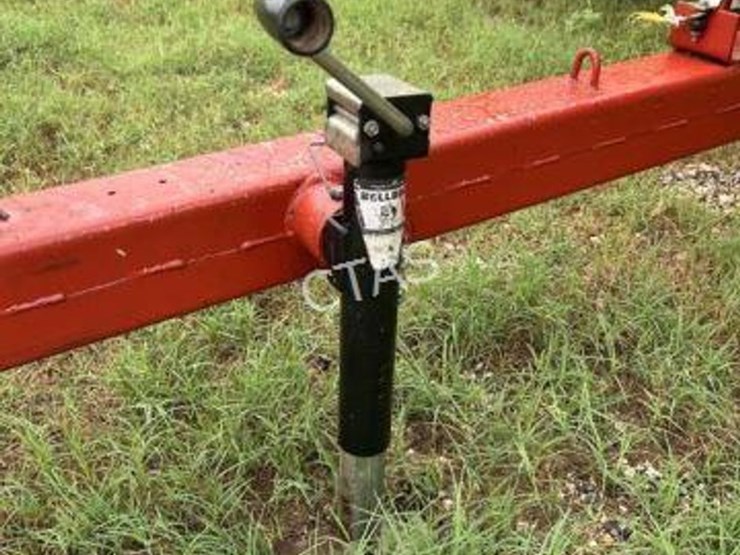 new-holland-570-image-7
