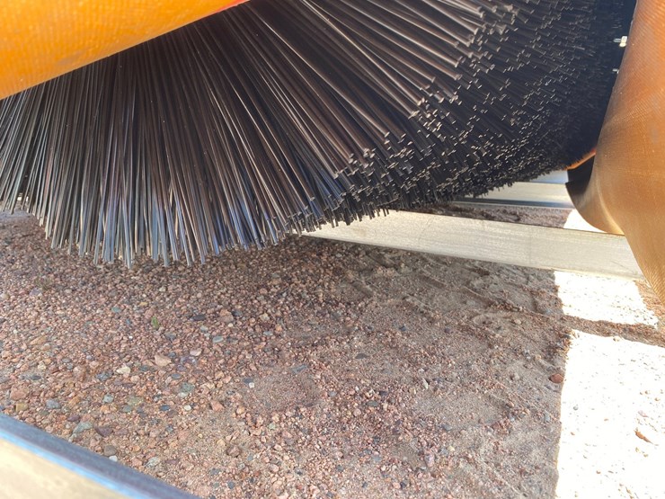 #14597-•-wig-box-broom-sweeper-(mosinee,-wi)-image-9