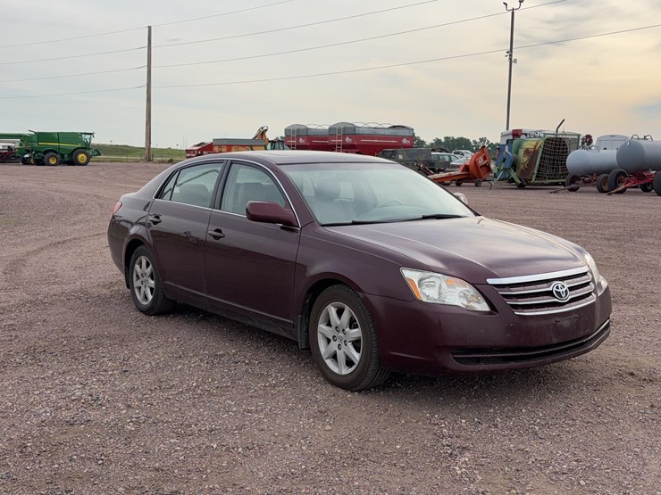 2005-toyota-avalon-sedan-image-3
