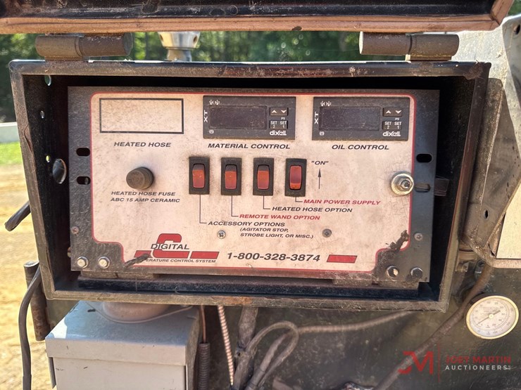 2002-garlock/cimline-trailer-crackfill-machine-image-12