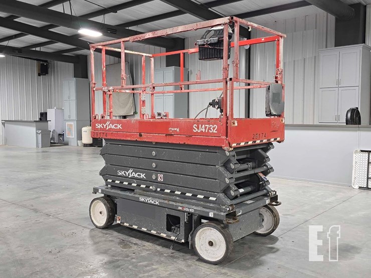 2020-skyjack-sj4732-image-2