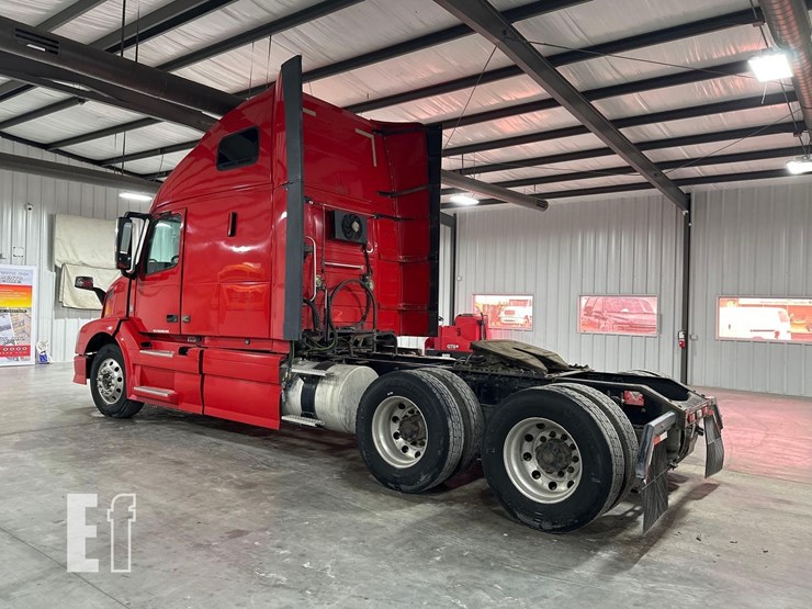 2014-volvo-6431-image-4
