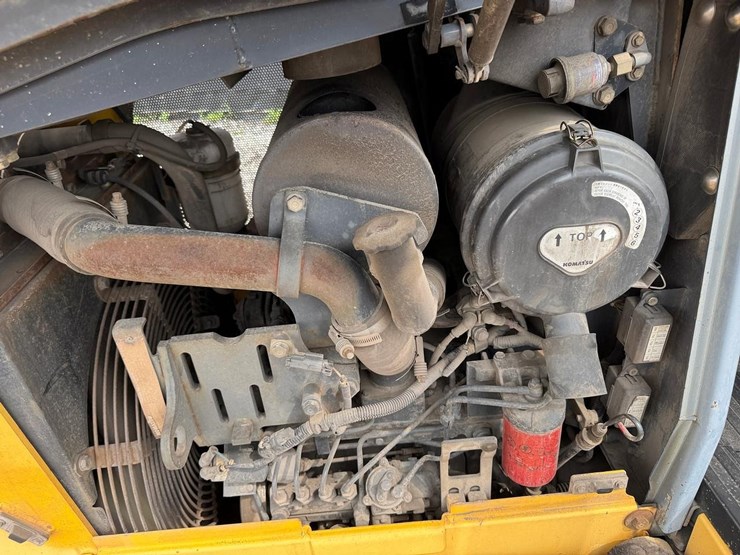 2004-komatsu-d31px-21-image-20