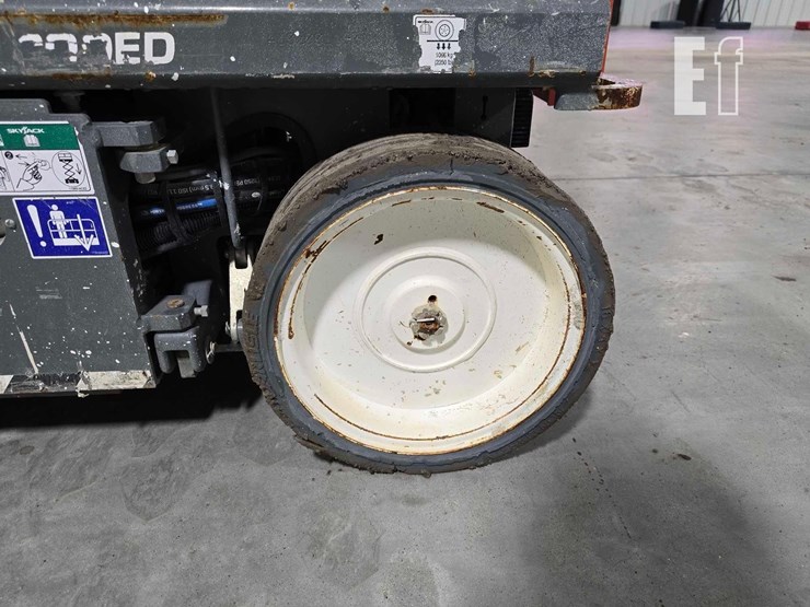 2020-skyjack-sj4732-image-21