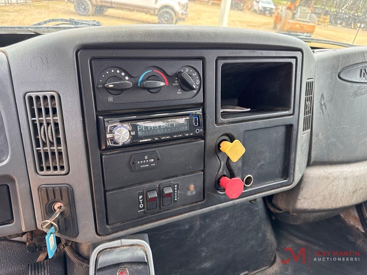 2004-international-durastar-4300-image-28