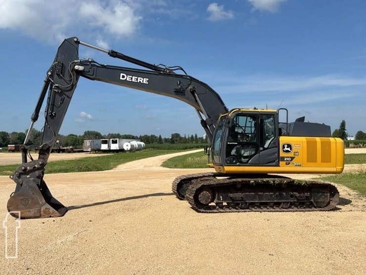 2023-deere-210-p-tier-image-5