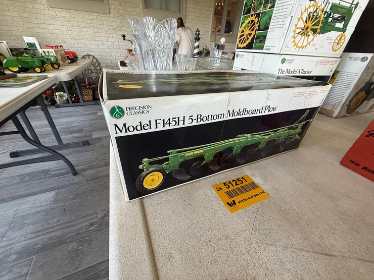 john-deere-f145h-image-2