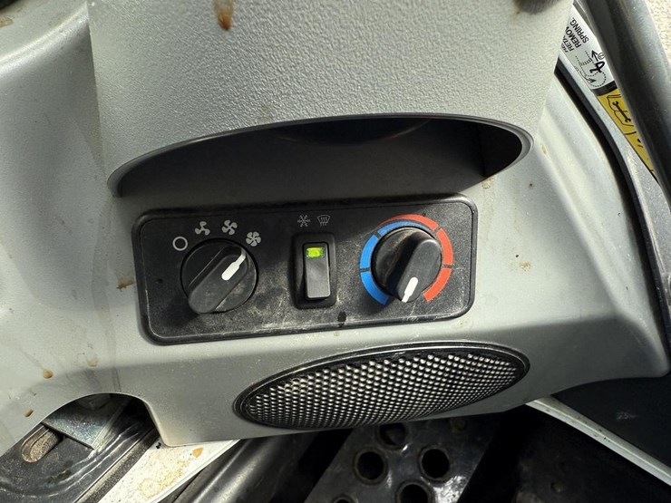 2024-bobcat-s650-image-24