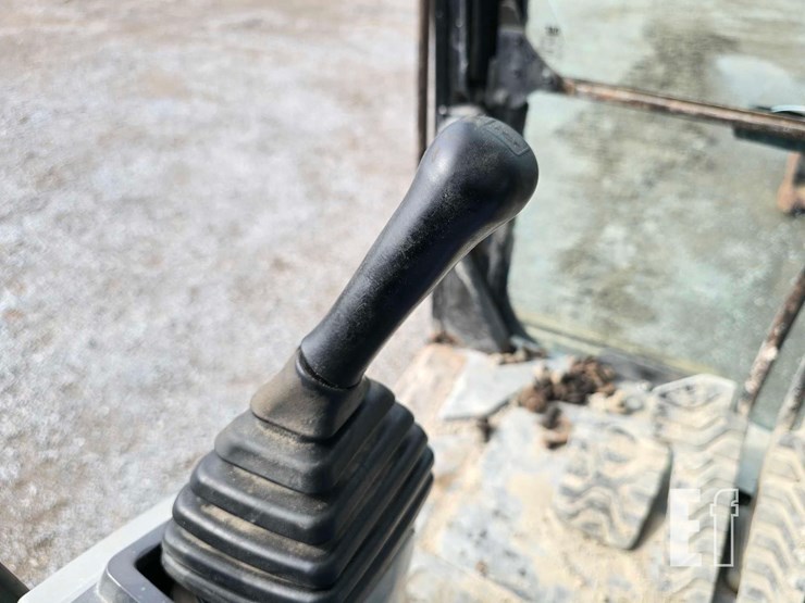2014-caterpillar-320el-image-18