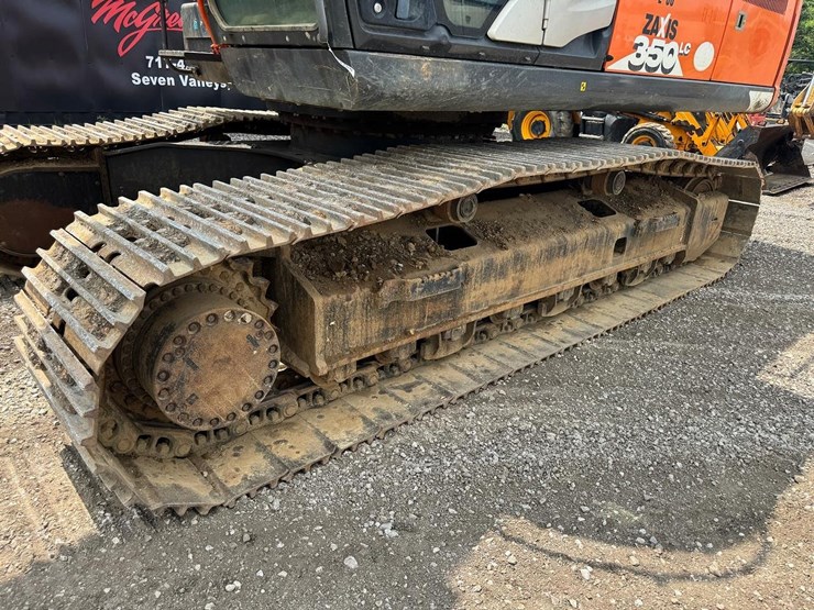 2015-hitachi-zx350lc-6n-image-11