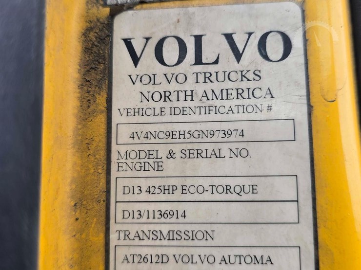 2016-volvo-vnl64t300-image-30
